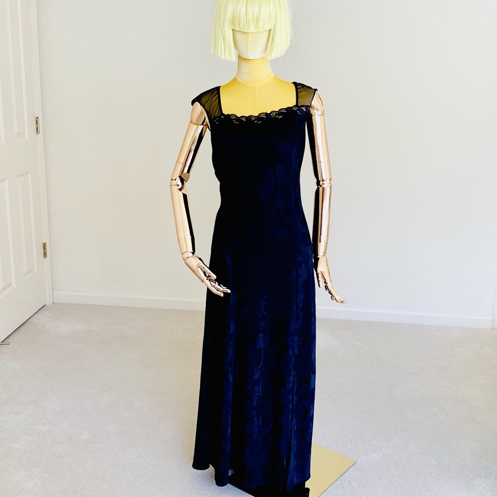 Victoria’s Secret Black Long Sleeveless Front Slit Gown SZ M